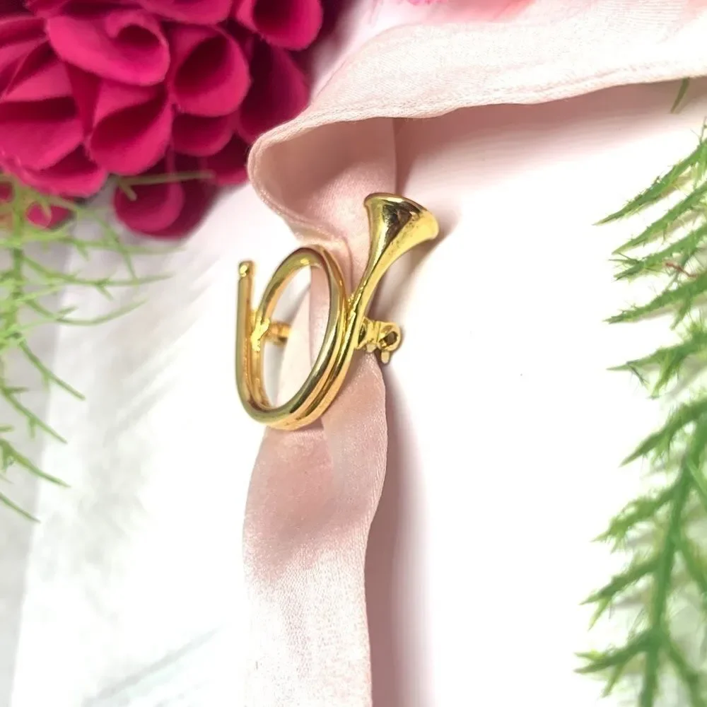 VINTAGE⚜️French Horn Petite Golden Pin
